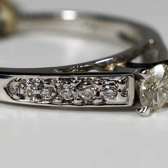 14KW gold Diamond ring - Picture 3 of 6